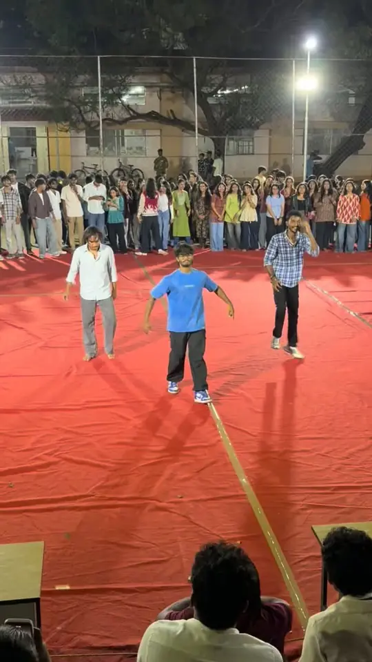 Campus flashmob on the red carpet